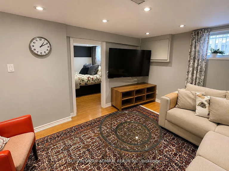 41 Athabaska Ave #BASEMENT — Photo 6