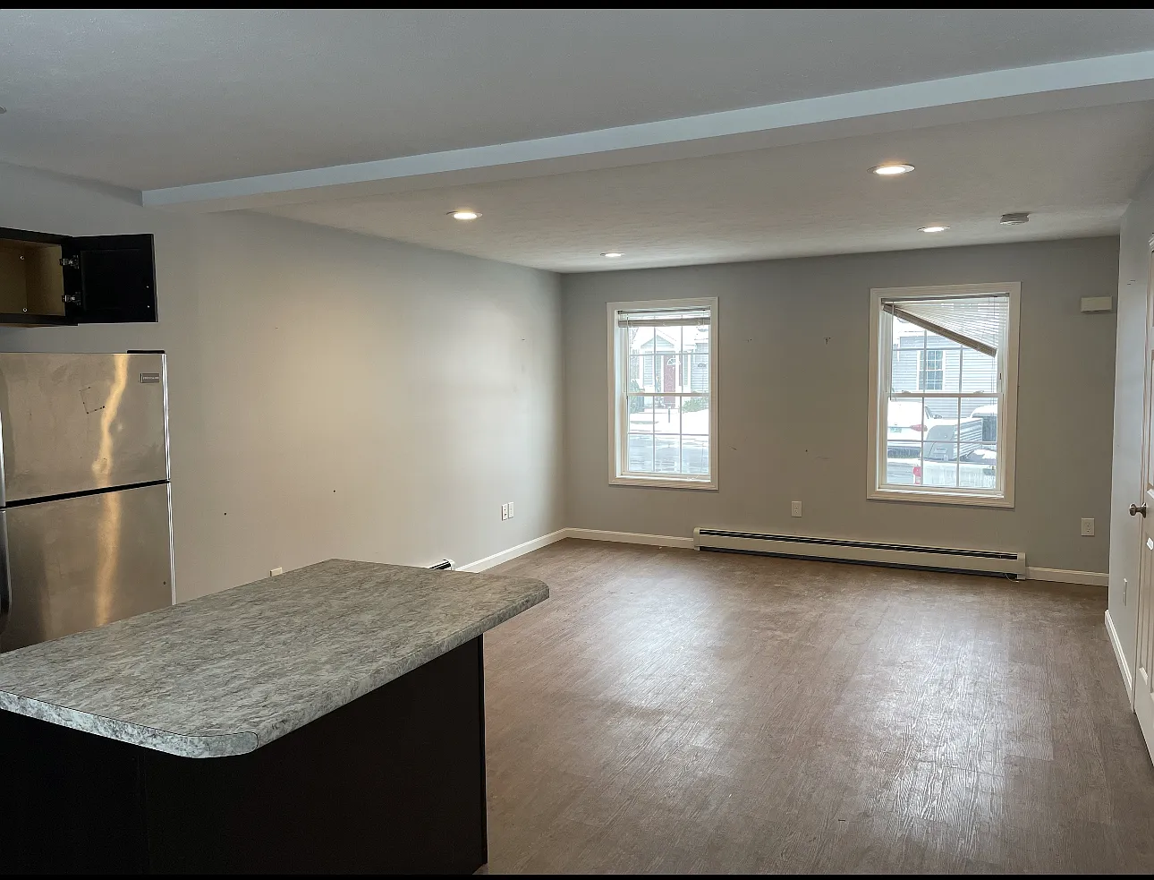 3 bed, 1.5 bath, 1100 sqft, $2,400 — Photo 2