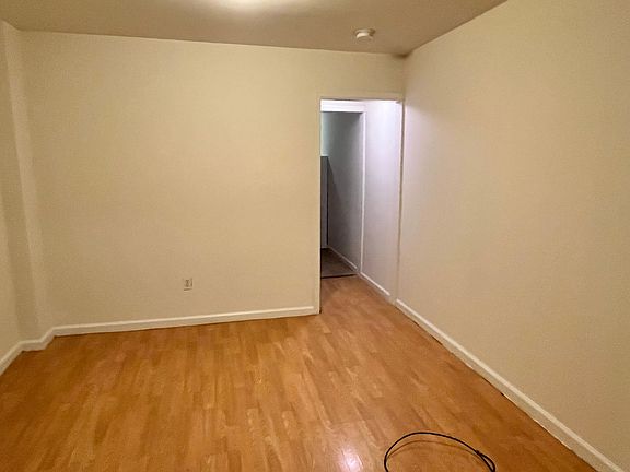 3rd image of 529 Morris St Floor 1
