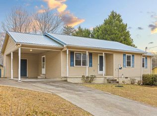 306 Ridgecrest Dr, La Fayette, GA 30728