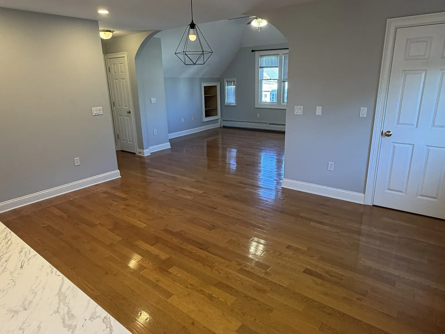 2 bed, 1100 sqft, $2,400 — Photo 4