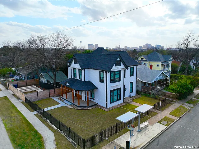 630 E Carson St — Photo 8