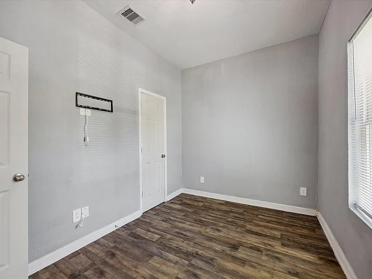 3025 Drew St — Photo 9