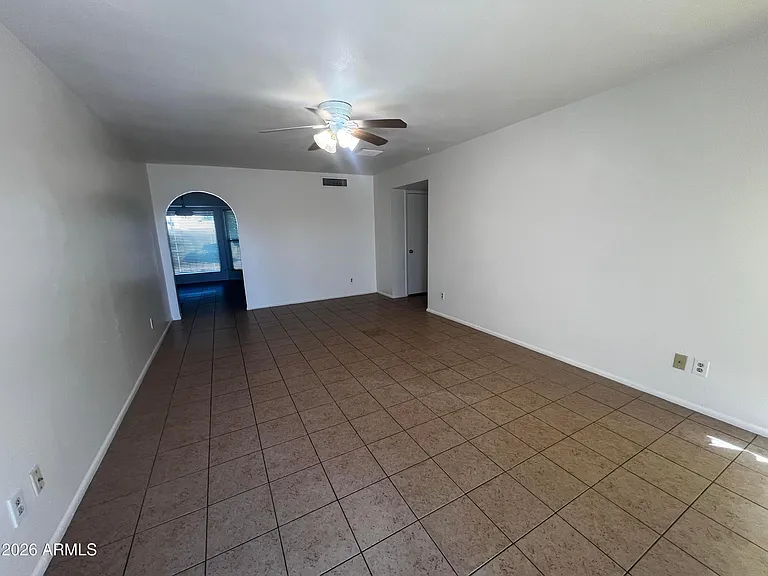 1550 W Knowles Ave — Photo 2