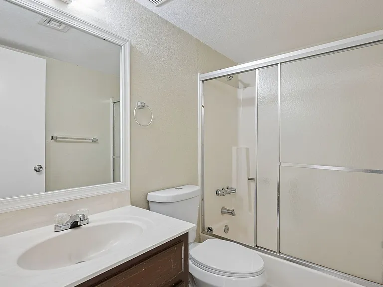 1927 E Hampton Ave #216 — Photo 19