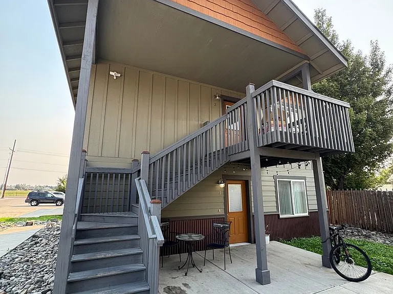 2221 N Airport Rd — Photo 3