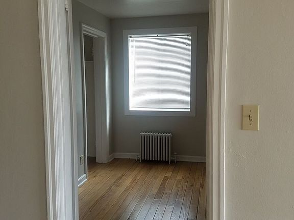 3rd image of 1418 Commercial St Penthouse 1