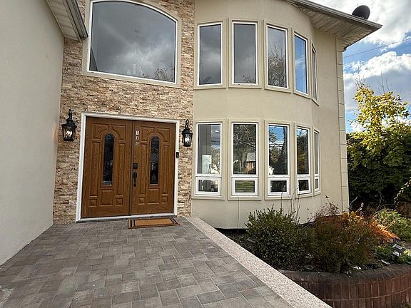 2nd image of 186 E Pennywood Avenue