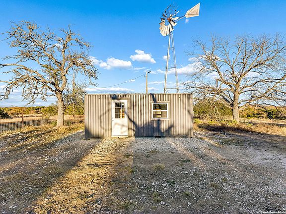 2nd image of 1106 Perry Ranch