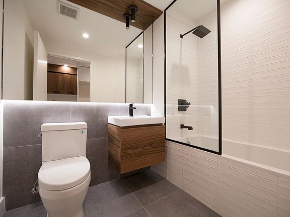 3rd image of 152 Manhattan Ave #5EE