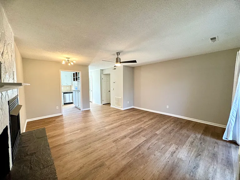514 Brookside Ct — Photo 19