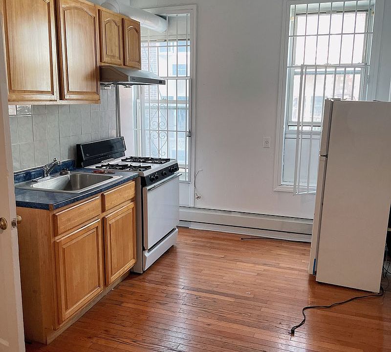 2nd image of 43 Spring St APT 2A