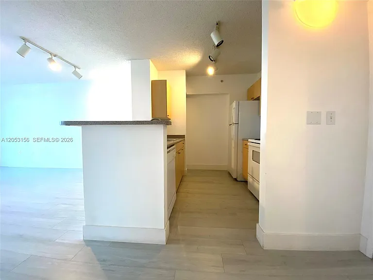 1919 Van Buren St #506A — Photo 10