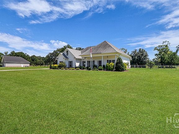 3rd image of 105 Cameron Oaks Drive