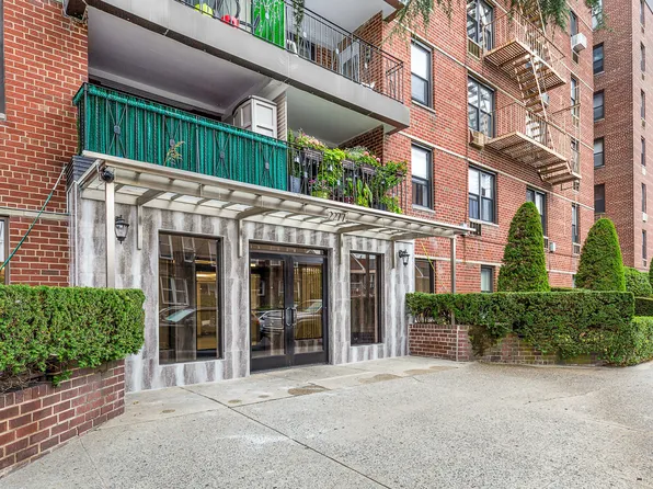 2277 Homecrest Avenue image 1 of 9