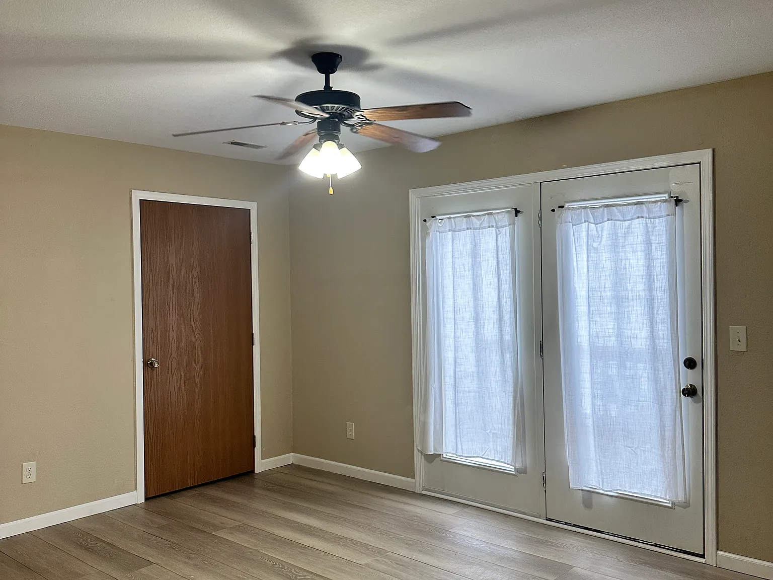 2 bed, $1,200 — Photo 3
