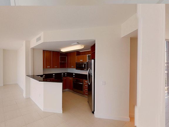 4th image of 415 Evernia St #623