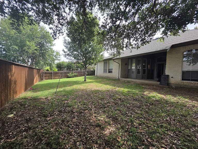 2717 Cliffwood Dr — Photo 5