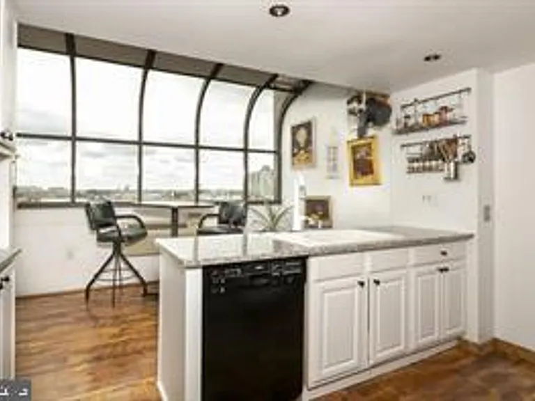 200-210 Lombard St #708 — Photo 9