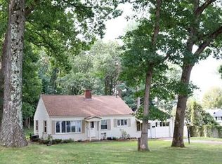 17 Overlook Dr, Springfield, MA 01118