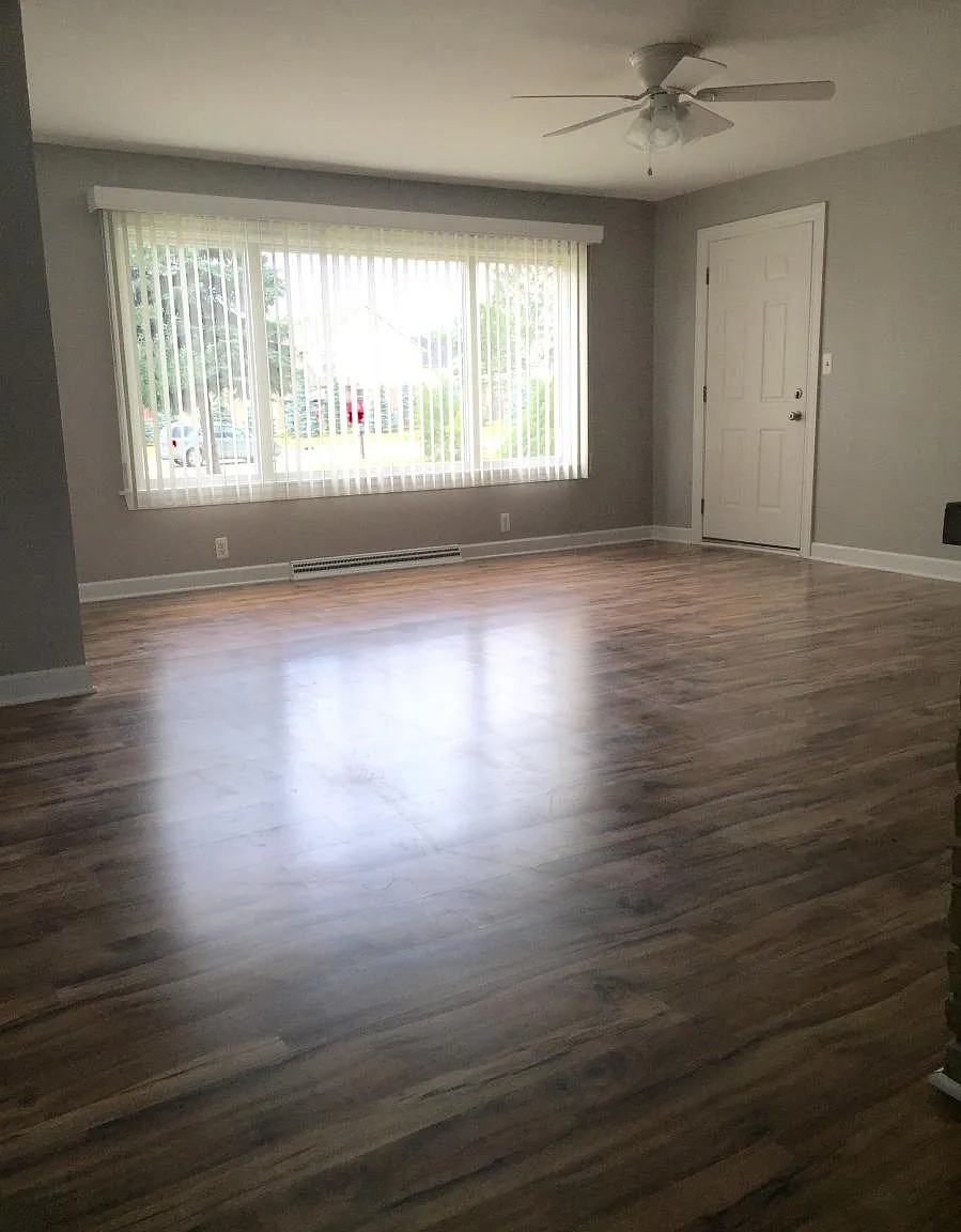 3 bed, 1.5 bath, 1500 sqft, $2,300 — Photo 3