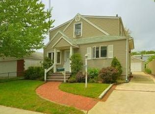 120 Stewart St, Elmont, NY 11003