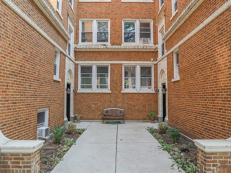 3951 N Hoyne Ave #1 — Photo 11