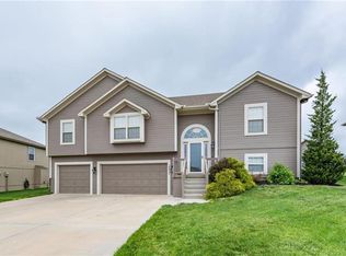 10827 N Palmer Ave, Kansas City, MO 64157