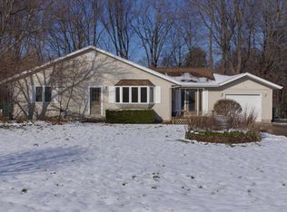 910 N Brookside Dr, Norton Shores, MI