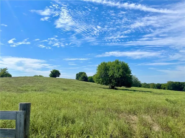 311 Pflumm Rd, Paola, KS 66071