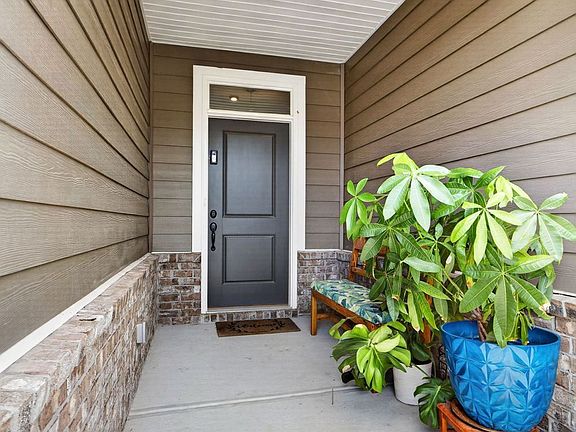 3rd image of 1173 Burlington Ct