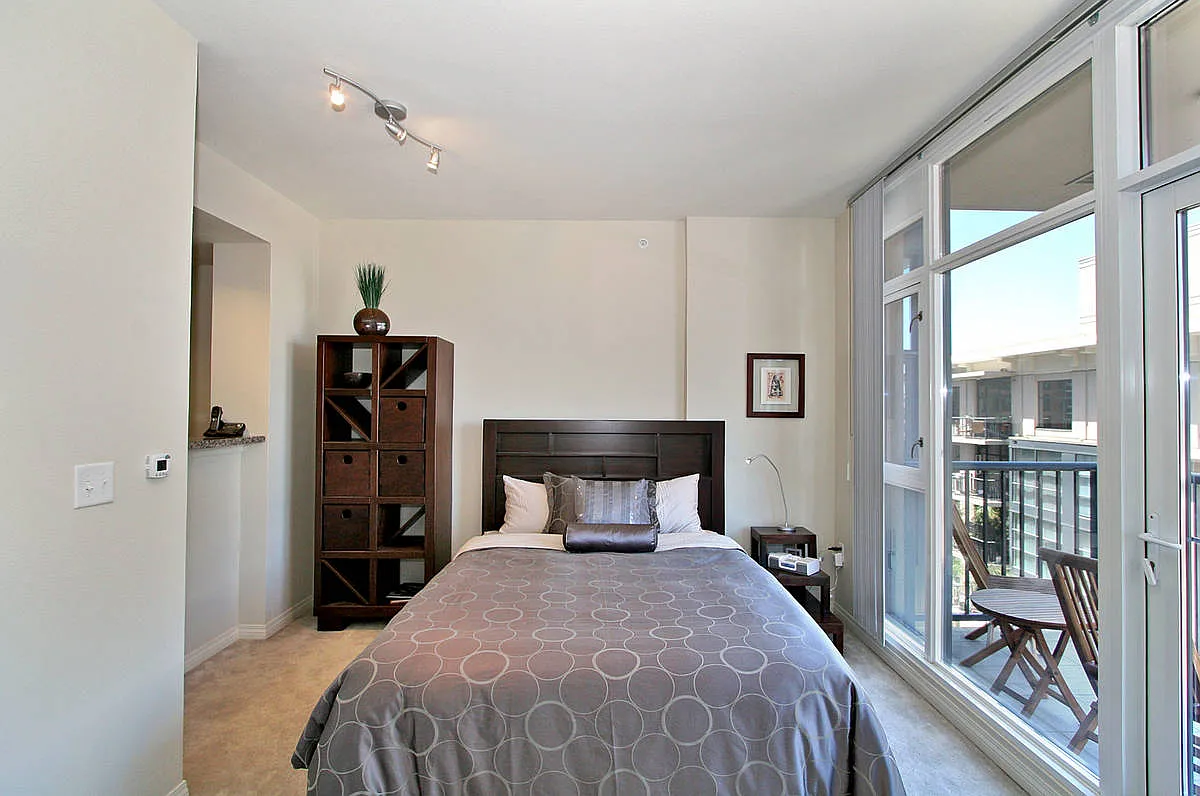 Studio, 487 sqft, $3,800 — Photo 1