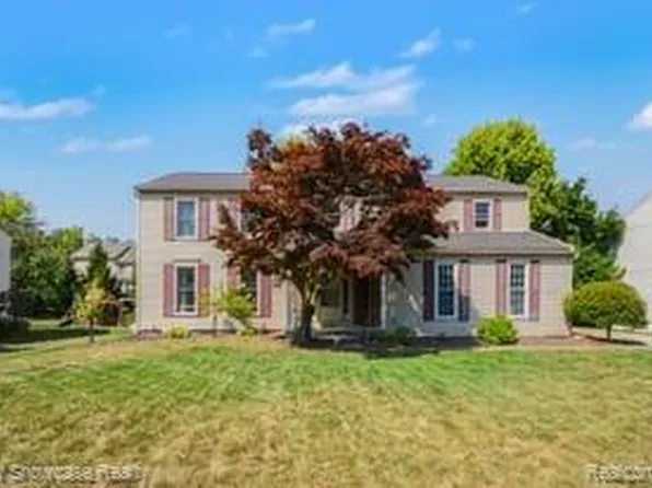 37921 W Meadowhill Dr, Northville, MI 48167