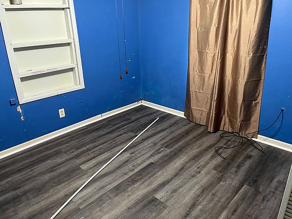 4th image of 220 Liberty St