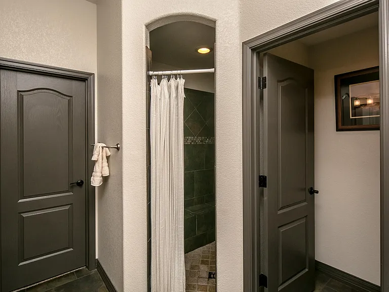 3570 Stanford Dr — Photo 25
