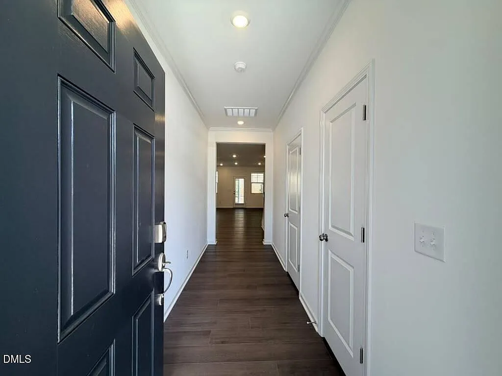 3 bed, 2.5 bath, 1805 sqft, $2,199 — Photo 3