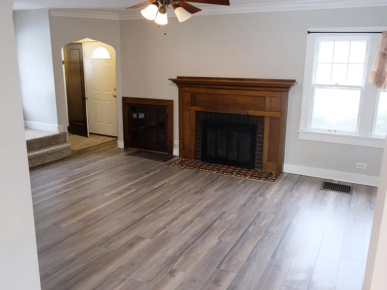 1612 W Riverview Ave — Photo 3