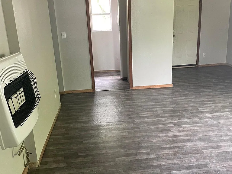 1123 McCloud St — Photo 2