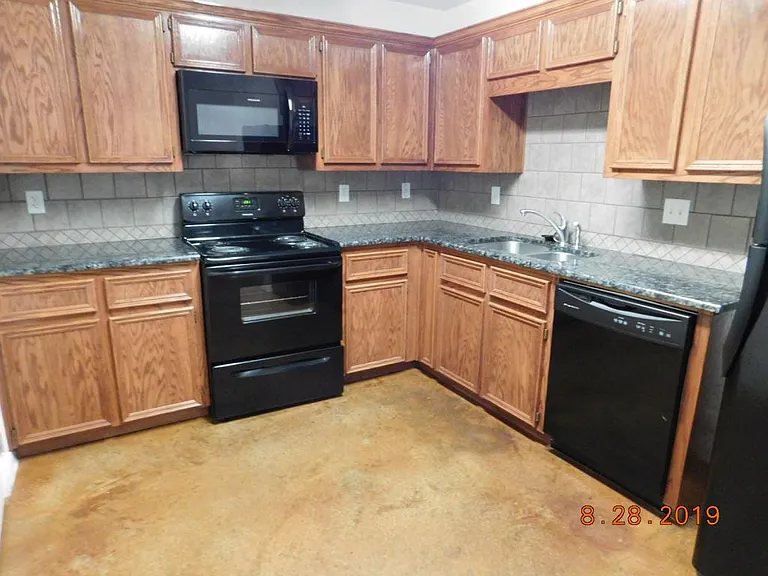 1202 Cavalry Ln #B — Photo 8