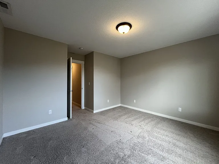 1066 S 29th Blvd — Photo 40