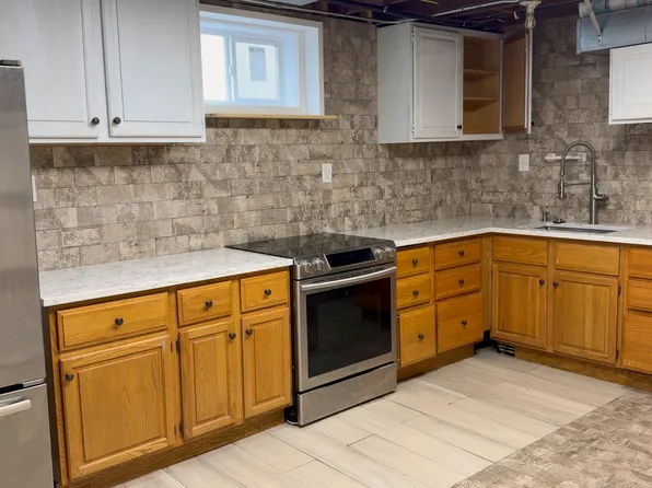 2035 Marquette St, Davenport, IA 52804