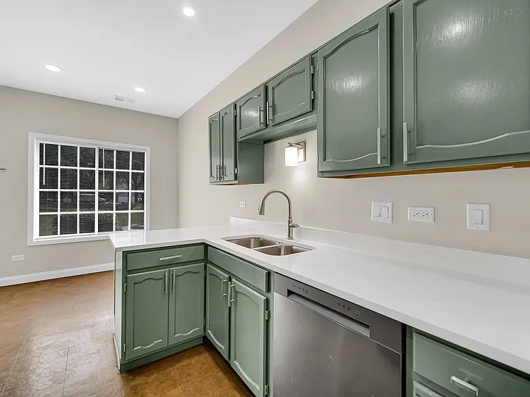 1661 Commodore Ct #3 — Photo 6