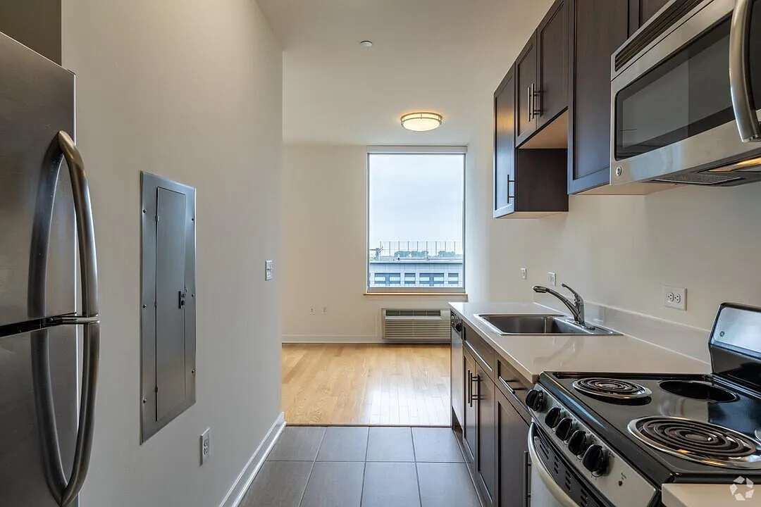 Studio, 645 sqft, $3,250 — Photo 1
