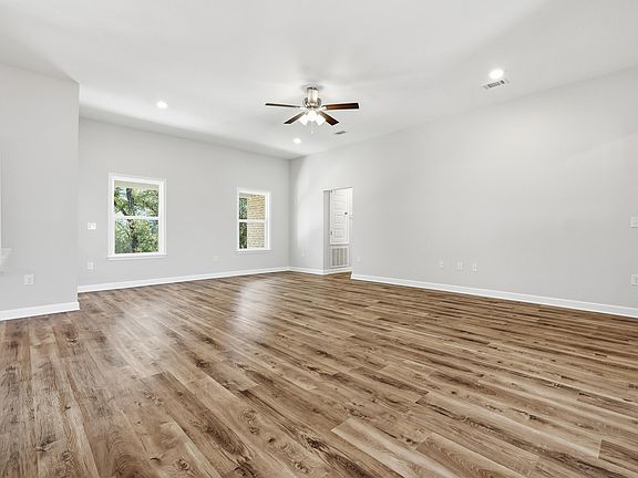 4th image of 1576 Texas Pkwy