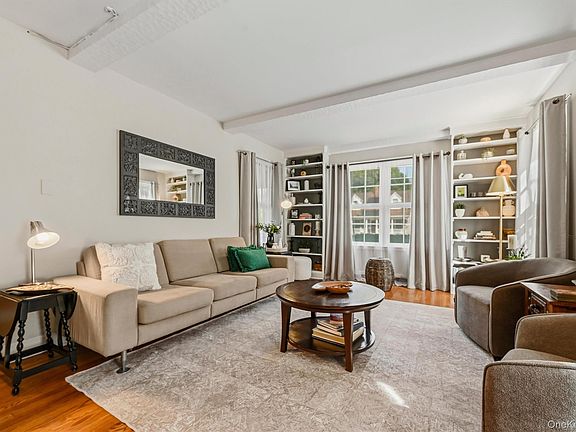 3rd image of 30 Lexington Avenue