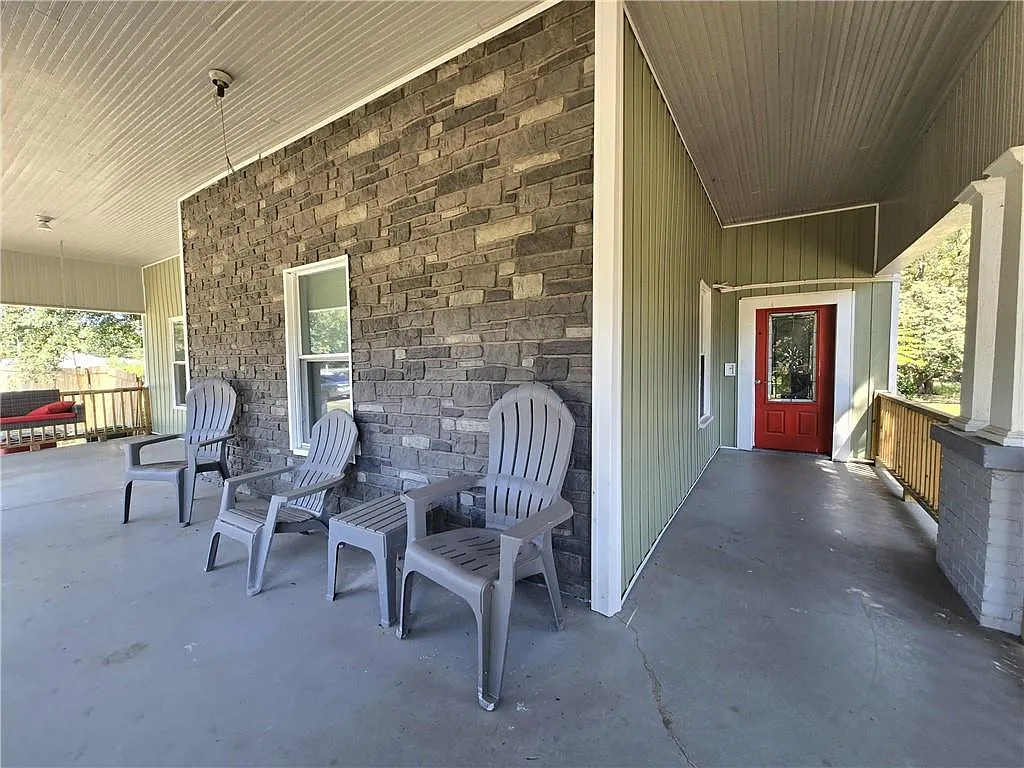 2 bed, 2.0 bath, 1699 sqft, $1,200 — Photo 3