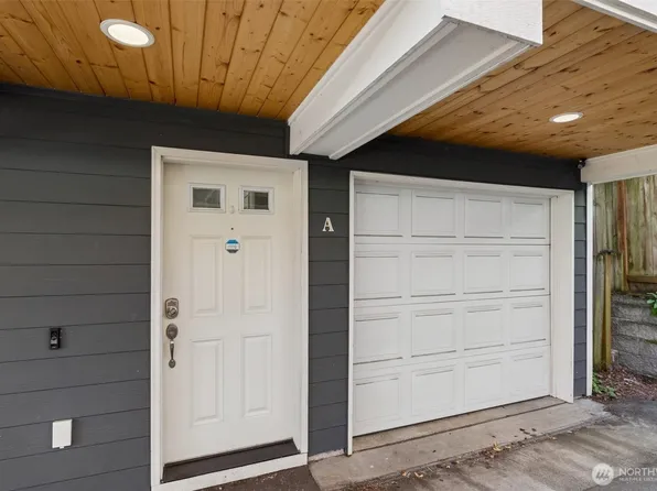 516 N 46th Street #A, Seattle, WA 98103
