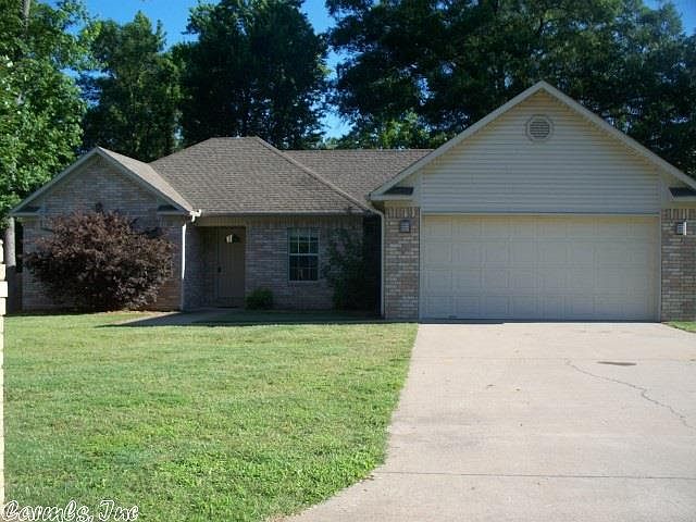 1st image of 32 Shamsie Dr