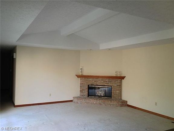 5th image of 33212 Glenwood Ct