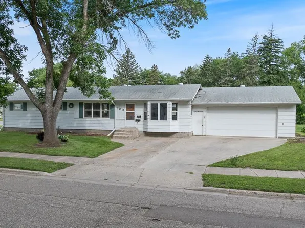 103 G St, Marshall, MN 56258